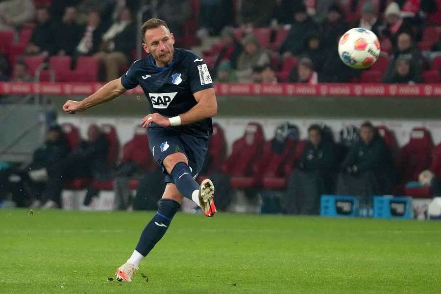 Bek Hoffenheim Coufal Akui Kekecewaan Setelah Performa di West Ham Tidak Memuaskan