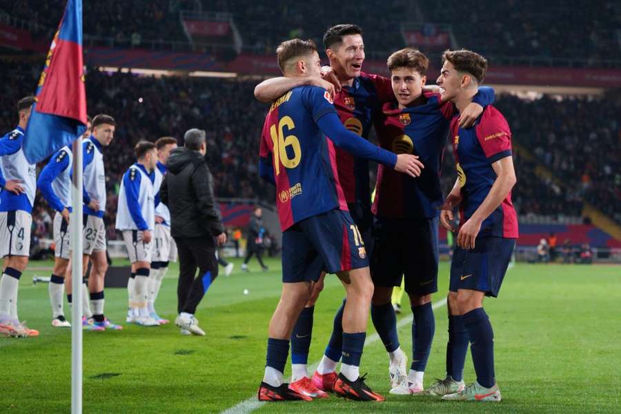 Bos Barcelona Deco Akui Pemain Senior Berpotensi Dijual demi Restrukturisasi Tim