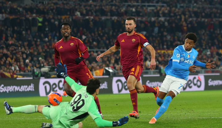 Napoli Menang 1-0 atas Roma, Neres Cetak Gol Kemenangan Tuan Rumah Gagal Pimpin Klasemen
