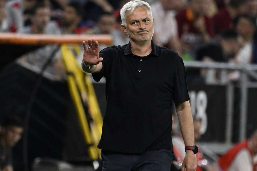 Analisis Taktik dan Performa Mourinho di Benfica: Strategi dan Dampak Terbaru