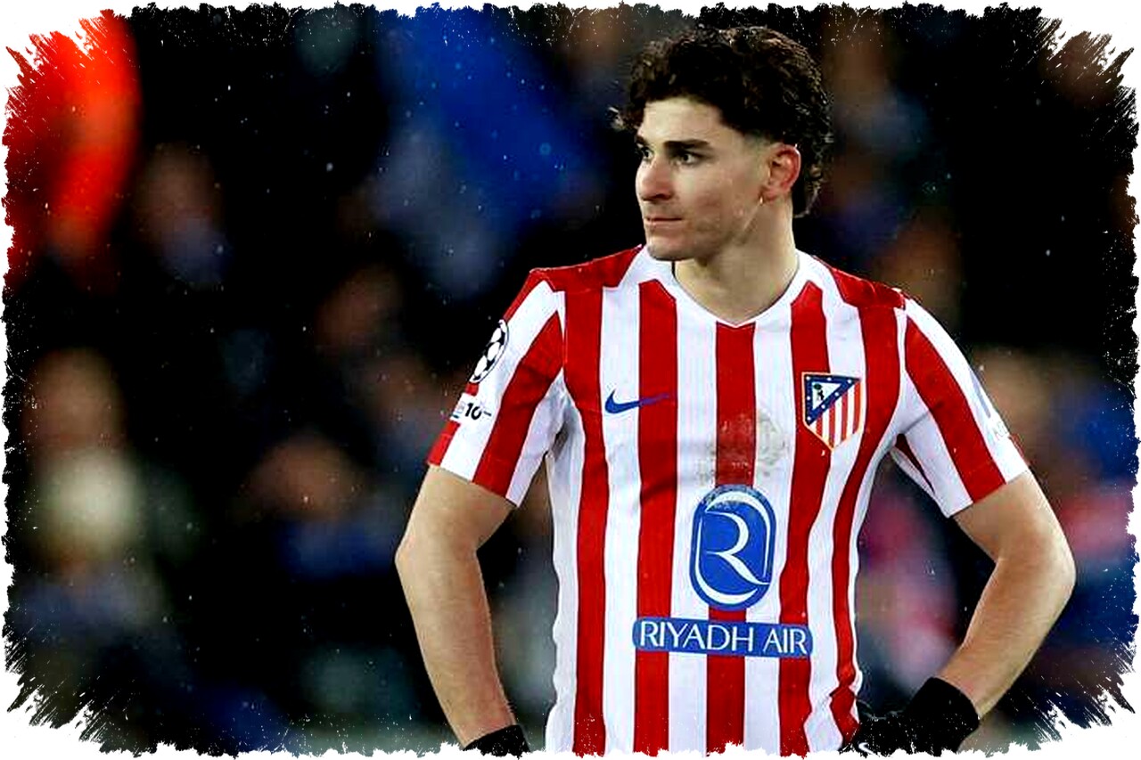 Bos Barcelona Deco Ungkap Fakta di Balik Rumor Transfer Alvarez