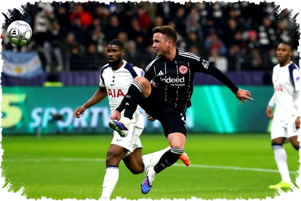 Gelandang Eintracht Frankfurt Gotze Kirim Sinyal Tegas untuk Ronaldo: "Ayo Datangkan Saya"