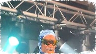 Snoop Dogg Kejutkan Pegawai Kantor dengan Penampilan Mendadak di Kafetaria Saat Tur Swansea