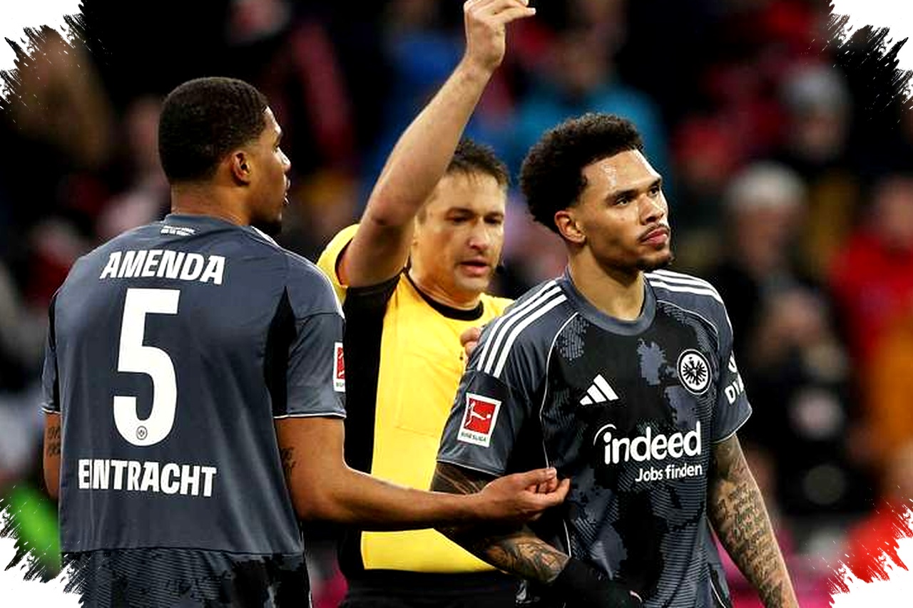 Bek Eintracht Frankfurt Collins Buka Suara Soal Rumor Transfer ke Liga Inggris