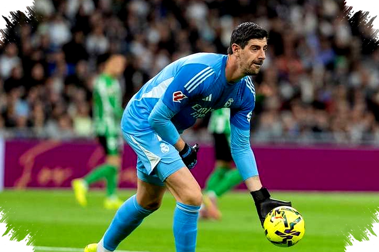 Kiper Real Madrid Courtois Tegaskan Tidak Ada Upaya Pecat Xabi di Klub