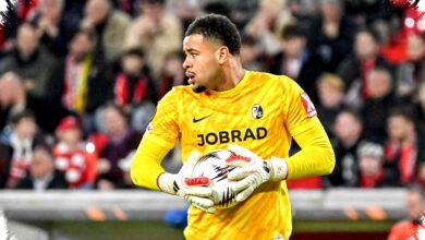 Tottenham dan West Ham Intip Kiper SC Freiburg Atubolu untuk Perkuat Barisan Mereka