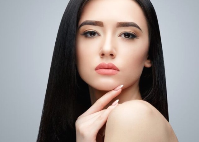 4 Safe Basic Skincare Recommendations for Sensitive, Bumpy Skin According to Dermatologists