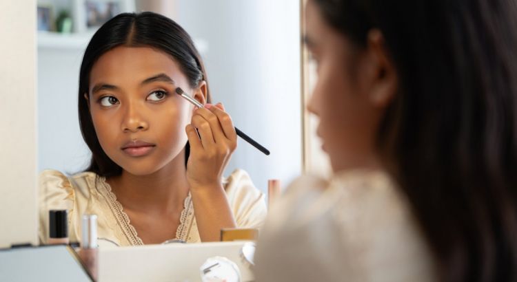 8 Affordable Eyeshadow Palettes for Elegant and Natural Makeup Results