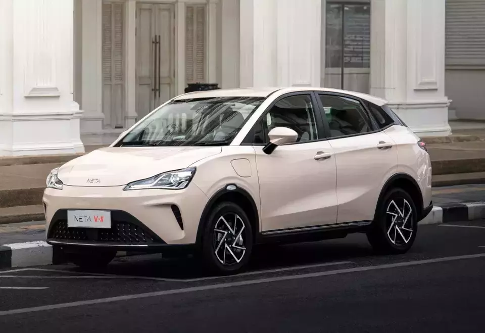 8 Affordable Long-Range Electric Cars Ideal for Touring: Best Picks for Economical Travel