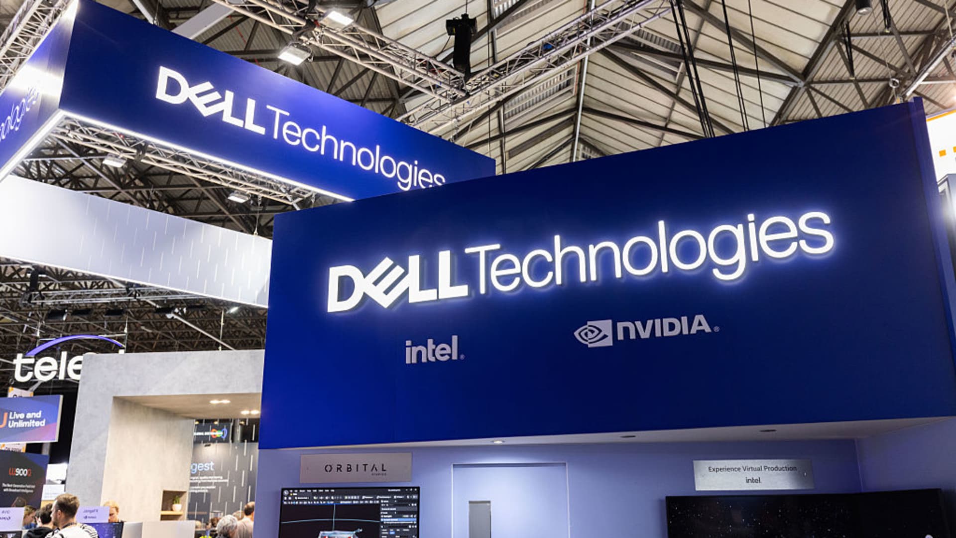Dell Reports Q3 Earnings Beat Expectations with Strong Revenue Growth and Improved Margins