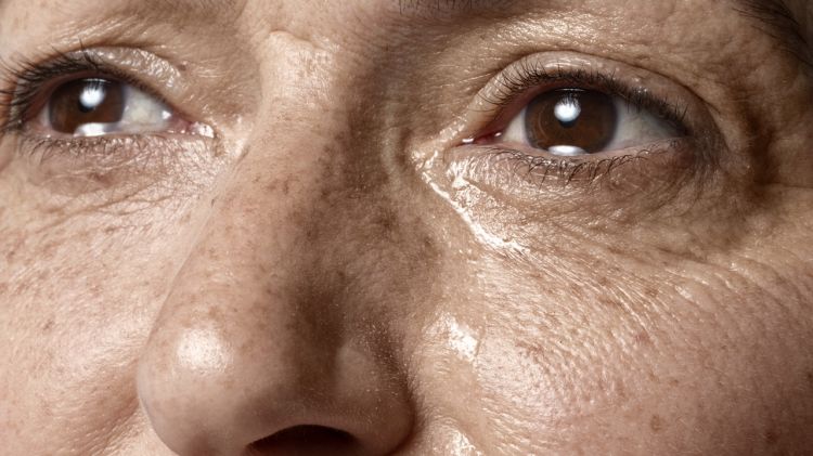 10 Best Makeup Bases for Women Over 40 to Blur Wrinkles and Rejuvenate Mature Skin