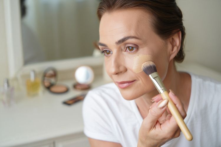 10 Best Makeup Bases for Women Over 50: Hide Wrinkles and Achieve a Youthful Look