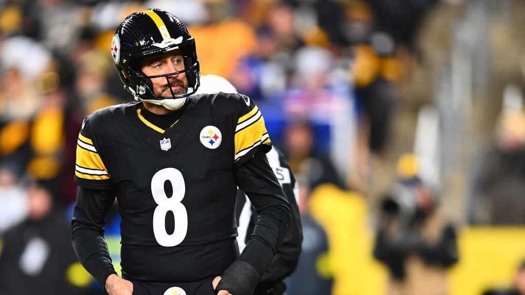 Aaron Rodgers Criticizes WRs and Acknowledges Steelers Deserved Fans' Boos After Game