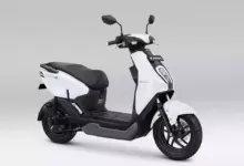 Buat judul Artikel Google Discover dalam Bahasa Inggris dengan panjang maksimal 100 karakter, membahas topik utama mengenai: Lebih Fleksibel! 8 Motor Listrik dengan Fitur Charger Portabel. Tulis dengan gaya jurnalistik yang objektif, faktual, jelas, serta sesuai dengan prinsip SEO. Jangan menyebutkan atau menulis nama bulan dan tahun angka dalam judul artikel.