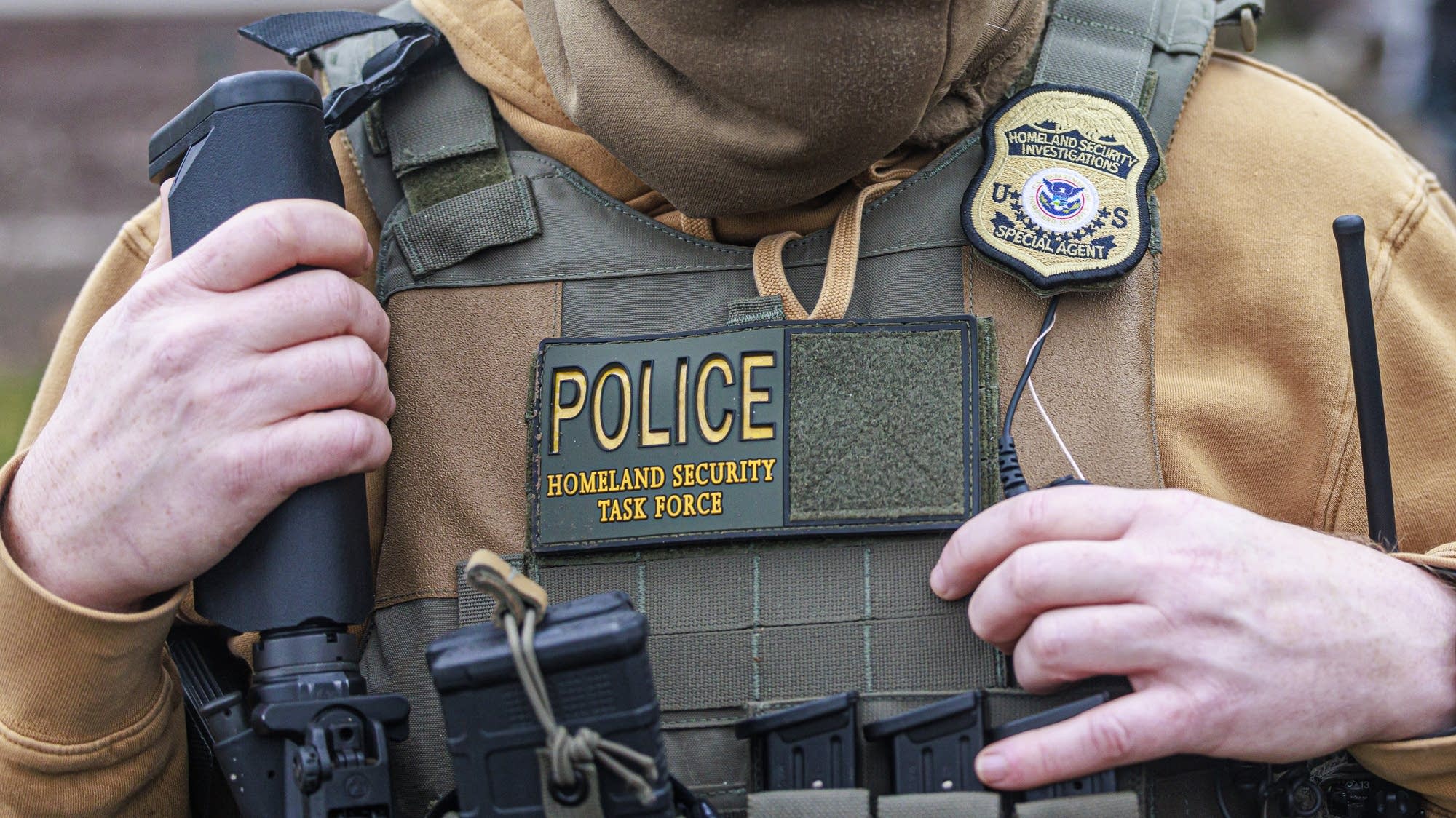 FBI: Man and Woman Bring Homeland Security Agent Trapped in Vehicle to Police Station