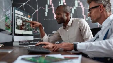 Foreign Investors Reverse Trend, Buy Hundreds of Billions in Bluechip Amid VN-Index Drop