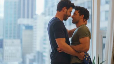Heated Rivalry’s François Arnaud Discusses Scott & Kip’s Kiss and Ilya-Shane Conflict