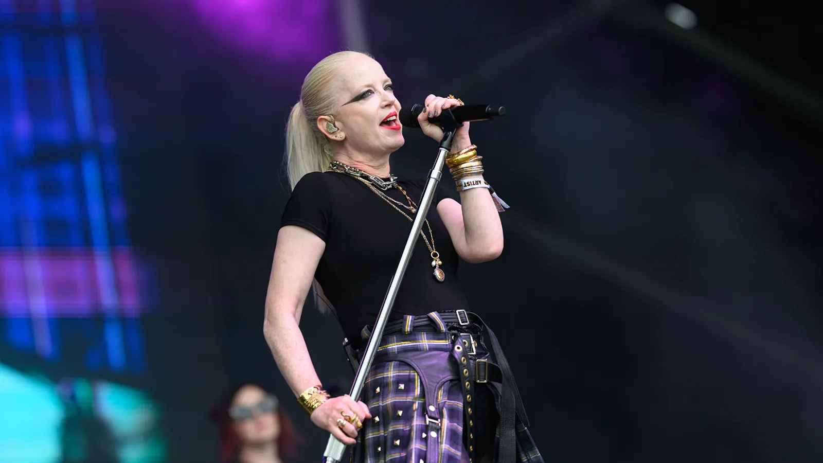 Shirley Manson Responds to Controversy Over Beach Ball Incident in Recent Appearance