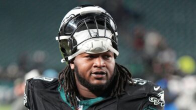 Sources: Eagles Defensive Tackle Carter to Miss Monday Night Football After Shoulder Procedure