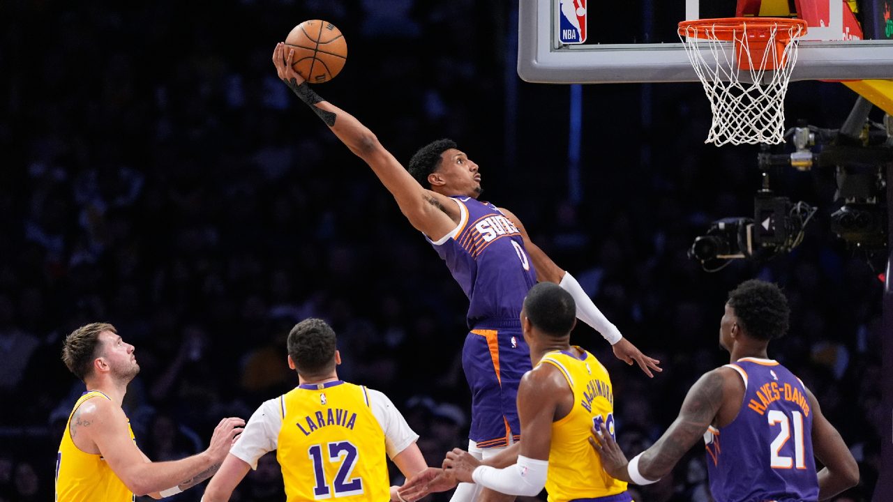 Suns End Lakers' Winning Streak with Win Despite Booker Exiting Early