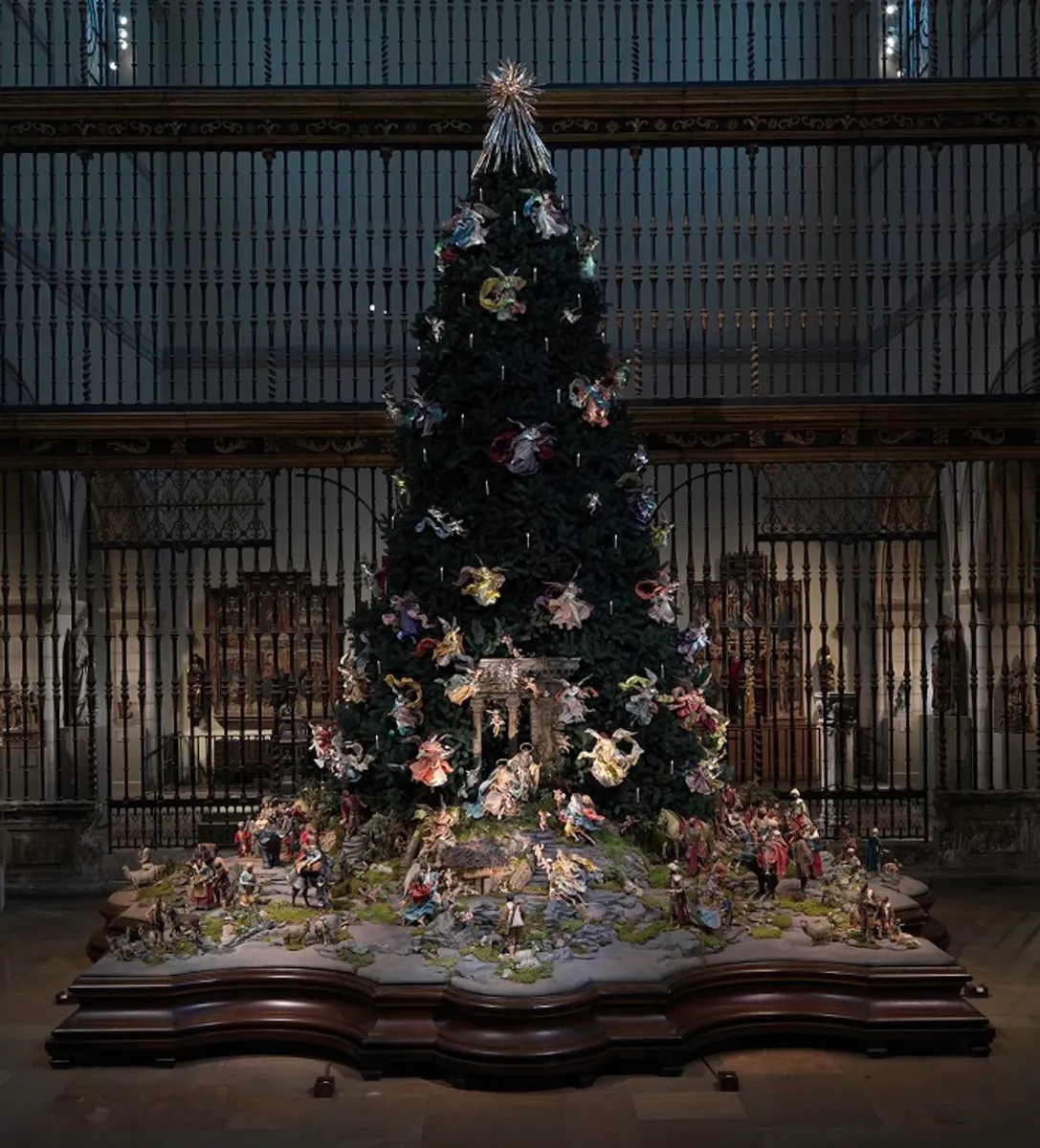 The Met Unveils Holiday Experience with Festive Displays, Dining, and Shopping Options