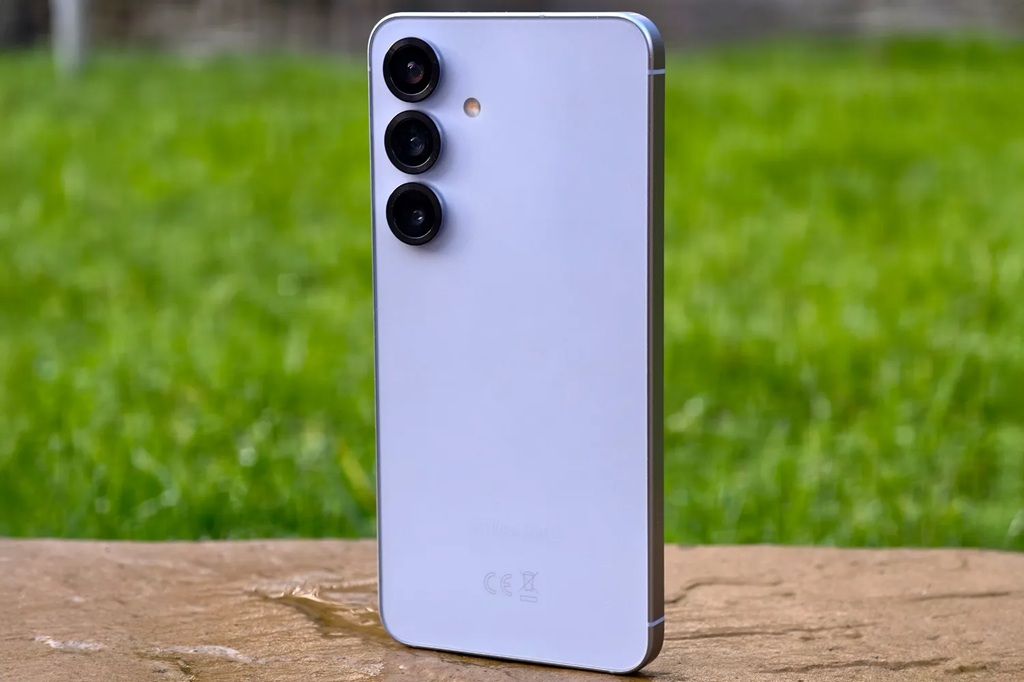 Top Compact Smartphones to Enhance Your Everyday Experience