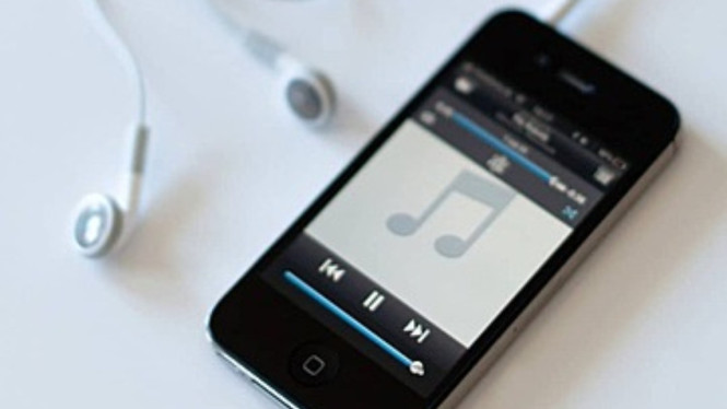 iPhone 4s: A Classic Device Still Reliable for Music Playback and Nostalgia