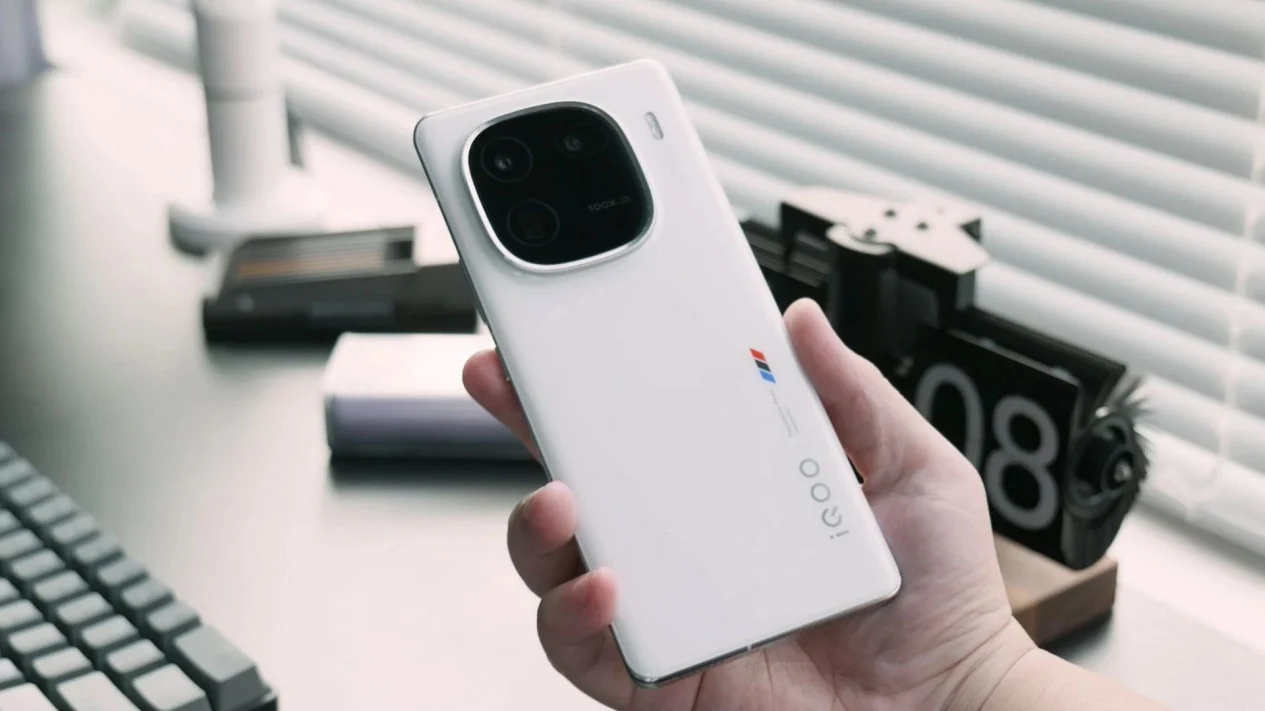 iQOO 15 Launching December 2 with Powerful Snapdragon 8 Elite Processor