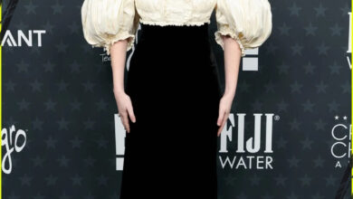 'Hacks' Stars Jean Smart & Hannah Einbinder Shine at Critics Choice Awards Red Carpet: Photos