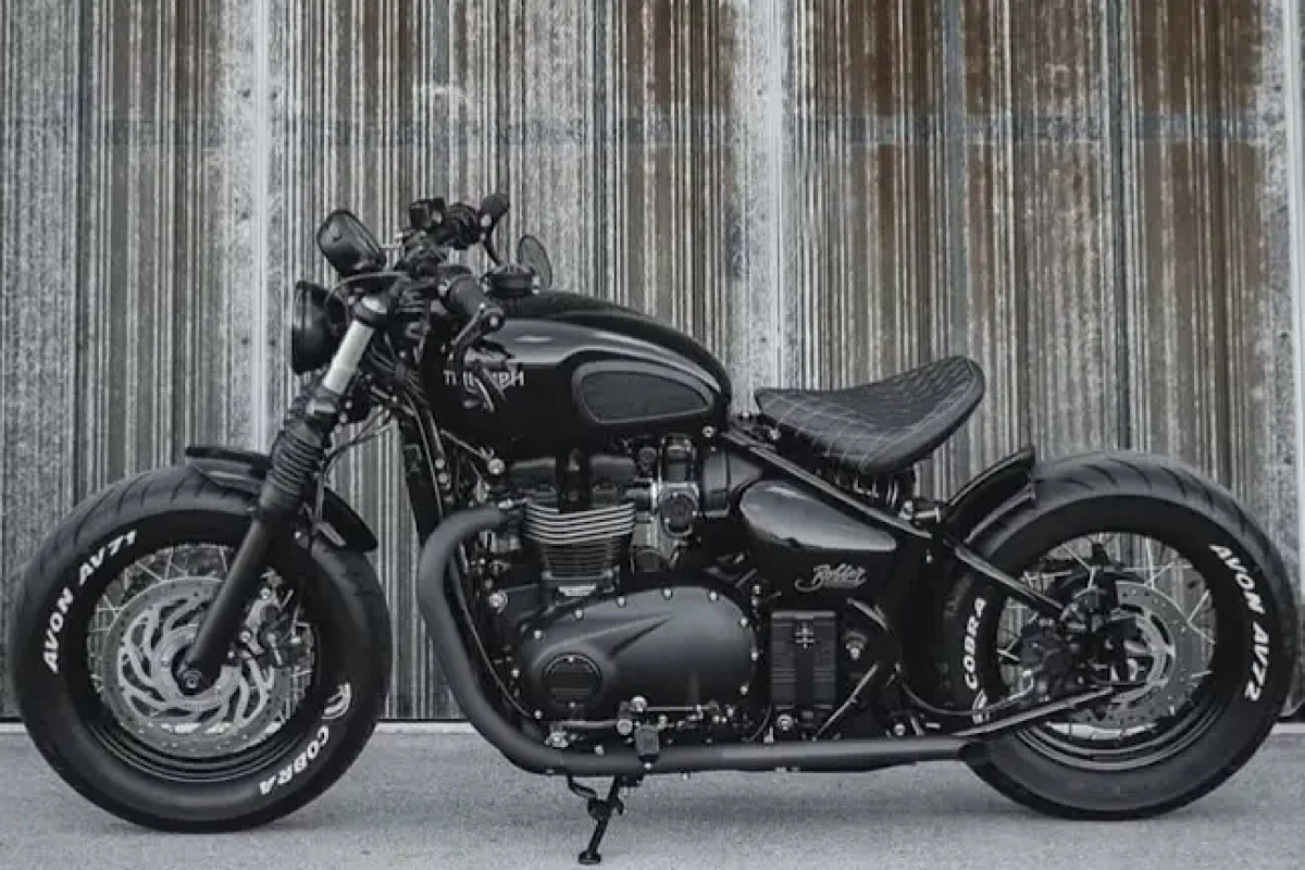 Low Seating Position of Bonneville Bobber Creates Relaxed Riding Rhythm on Cruiser Bikes