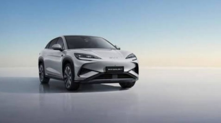 New Electric Car Model Promises Long-Range Driving with One Full Charge