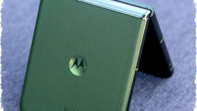 Motorola Razr 60 Unleashes Direct Gemini Access and Moto AI for Seamless Multitasking on External Display