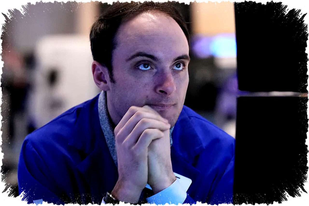 Tech Sell-Off Deepens: Dow, S&P 500, Nasdaq Drop Amid Cloud Growth Fears, Bitcoin Plunge