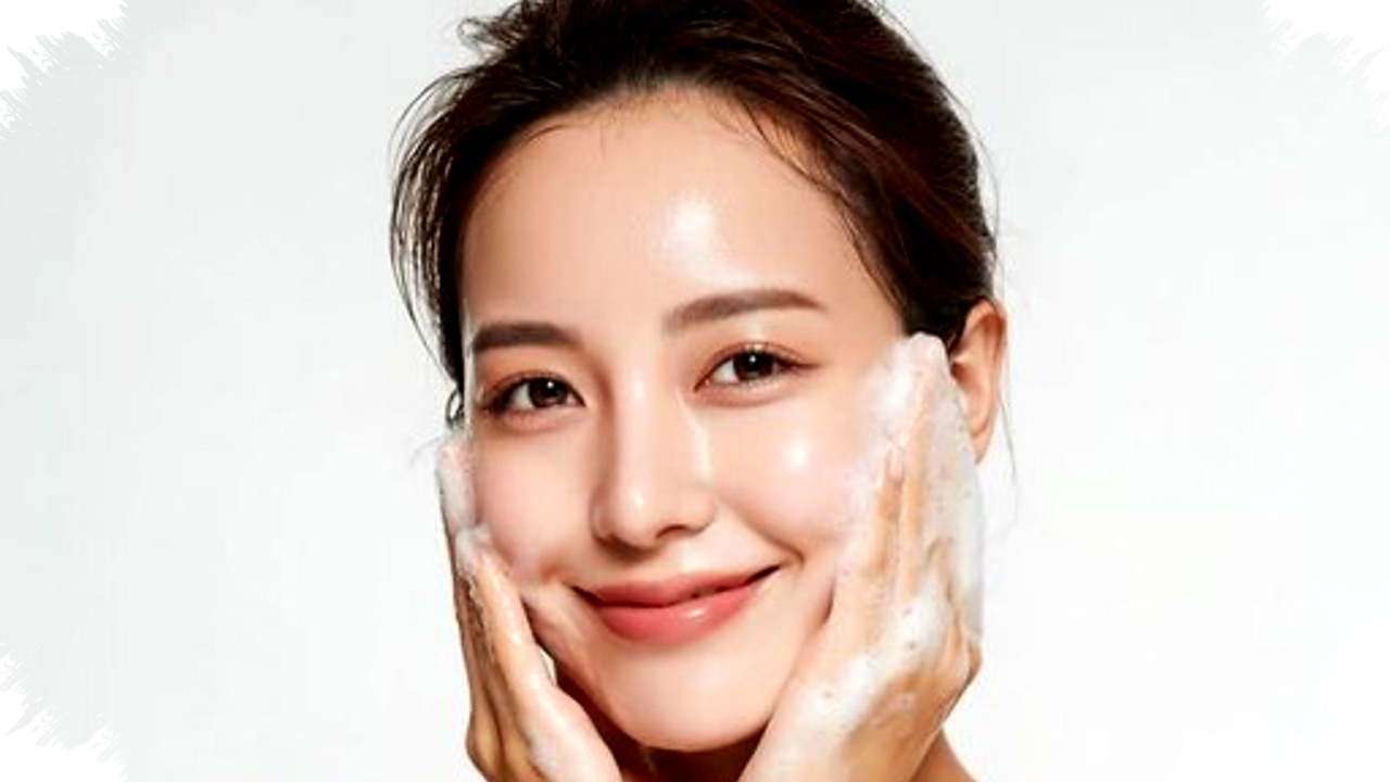 4 Face Wash Picks for Dry, Dull Skin, Their Moisturizing Glow Secret