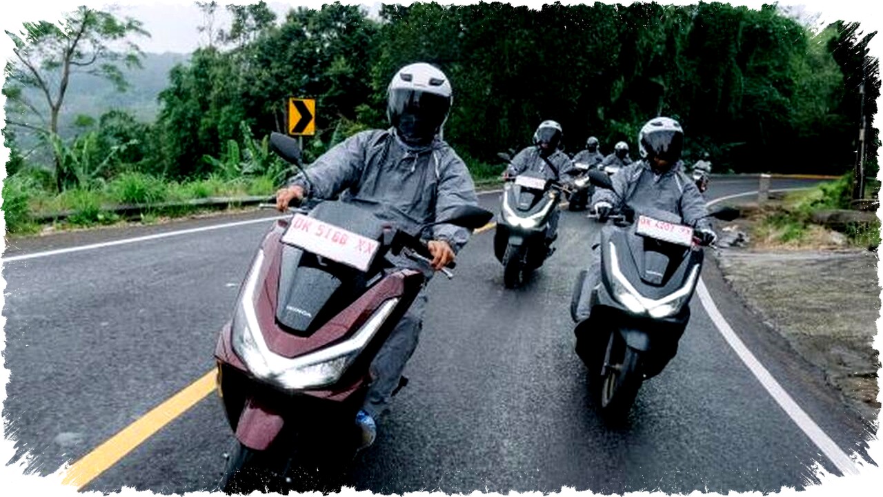 7 Most Fuel-Efficient Automatic Motorcycles For Long Trips, Perfect For Touring And Daily Rides In 2026