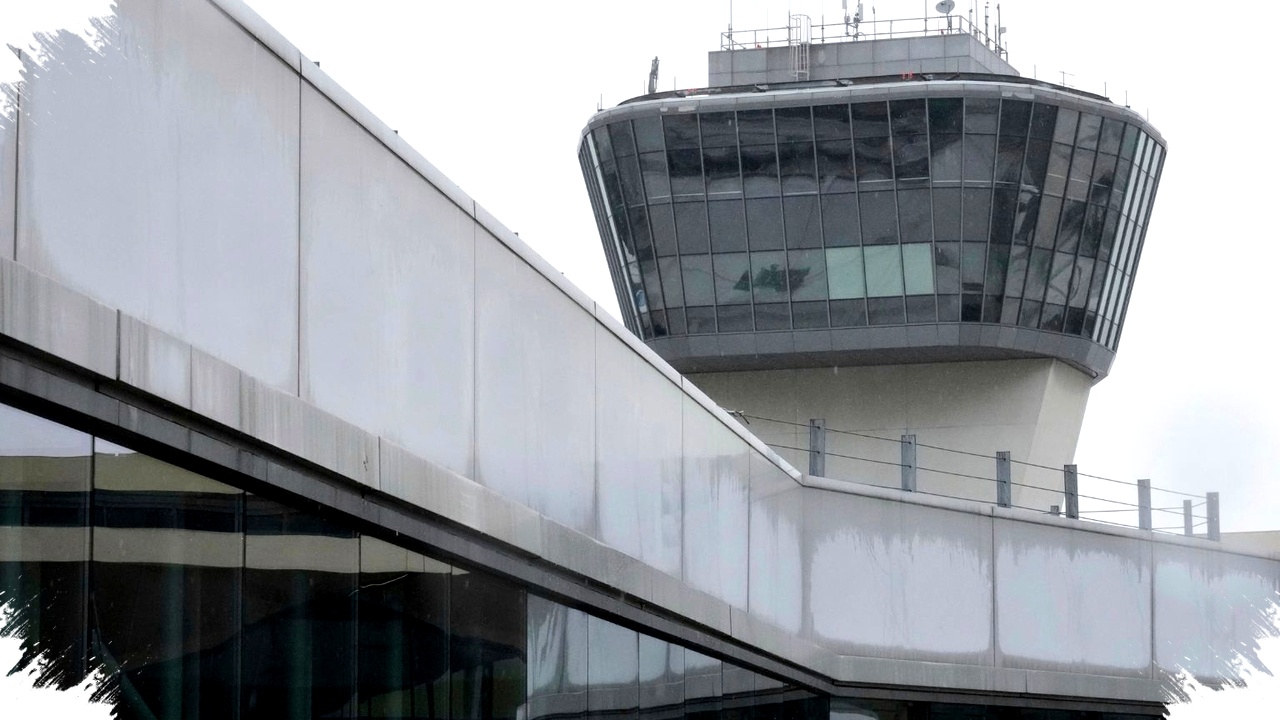 Alaska Airlines 737 and FedEx 777 Nearly Collide at Newark Airport, Radar Reveals a Harrowing 300-Foot Escape