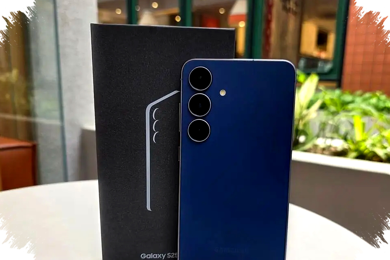 Samsung Galaxy S26 FE Emerges Early, Found Alongside Two Mystery Phones