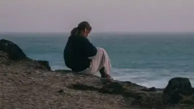 7 Alasan Mengapa Lagu Galau Jadi Pelarian Utama Saat Patah Hati