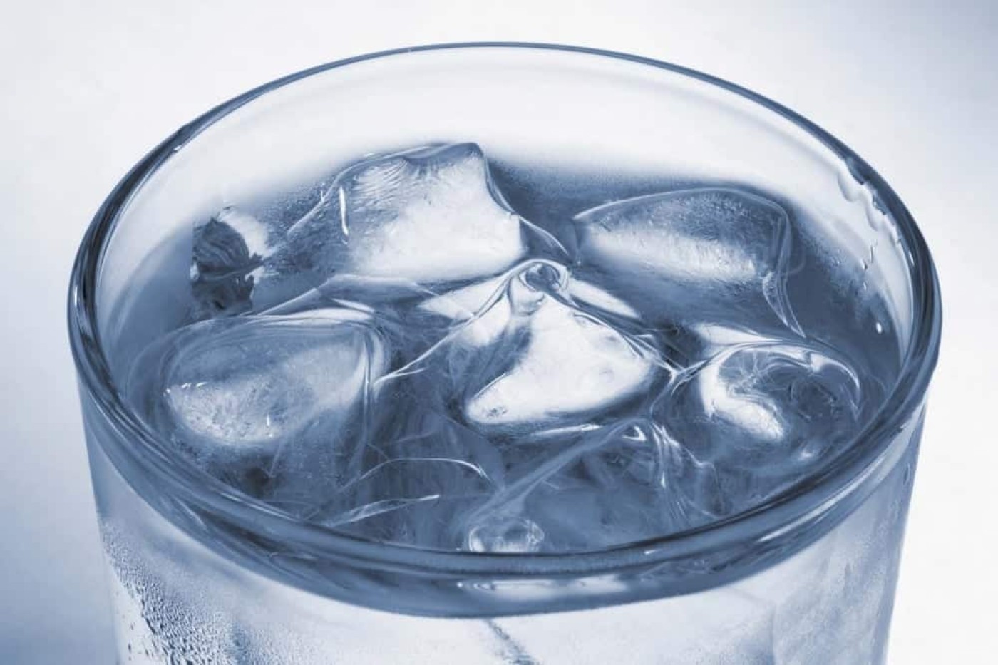 Apakah Minum Air Dingin Berbahaya untuk Kesehatan? Temukan Fakta Menariknya