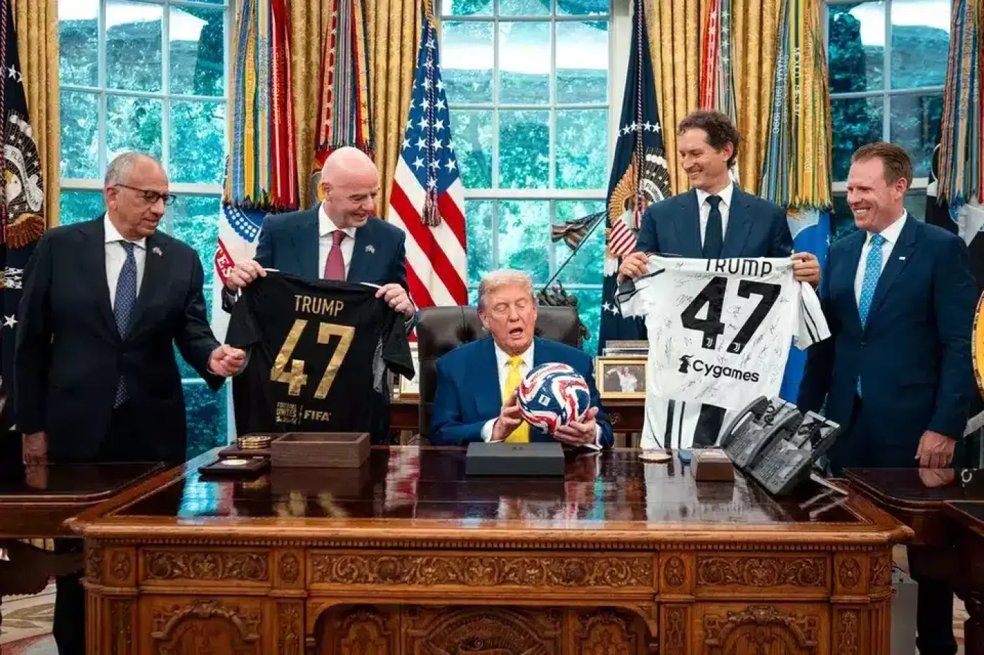 Skuad Juventus Bungkam Saat Bertemu Trump dan Ditanya Soal Transgender