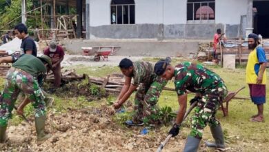 TNI dan Warga Papua Gotong-Royong Membangun Gereja Usai Teror OPM