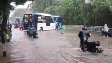 Breaking News! Jakarta Terendam: 50 RT Kebanjiran, Lalu Lintas Lumpuh