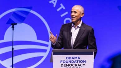 Obama Serukan Demokrat Bangkit: Saatnya Hadapi Trump dan Bertindak Sekarang