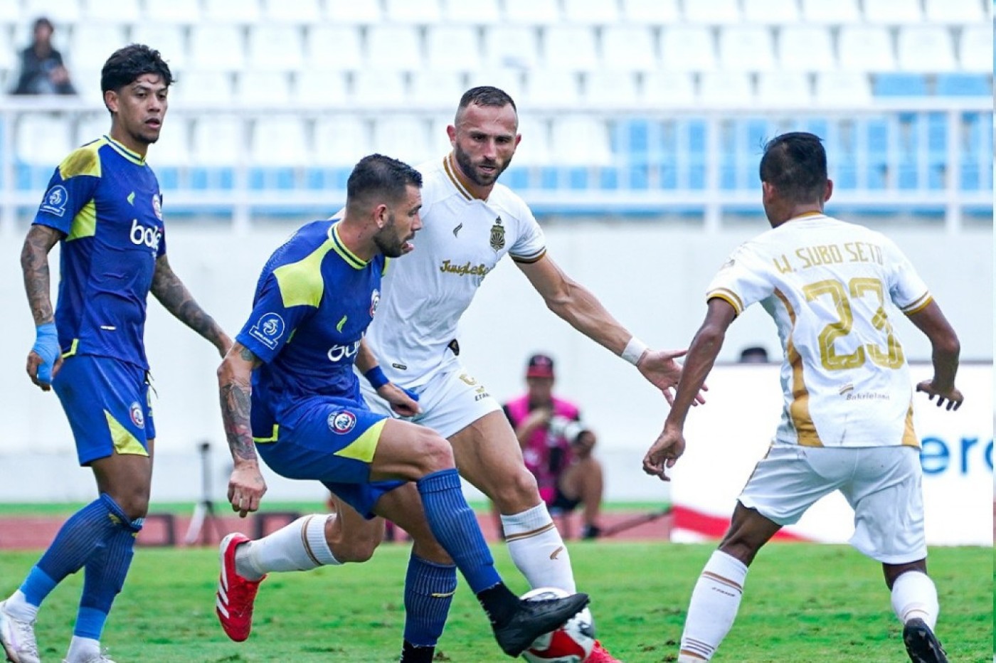 Hasil Super League: Arema Comeback Atasi Bhayangkara Berkat Dwigol Dalberto