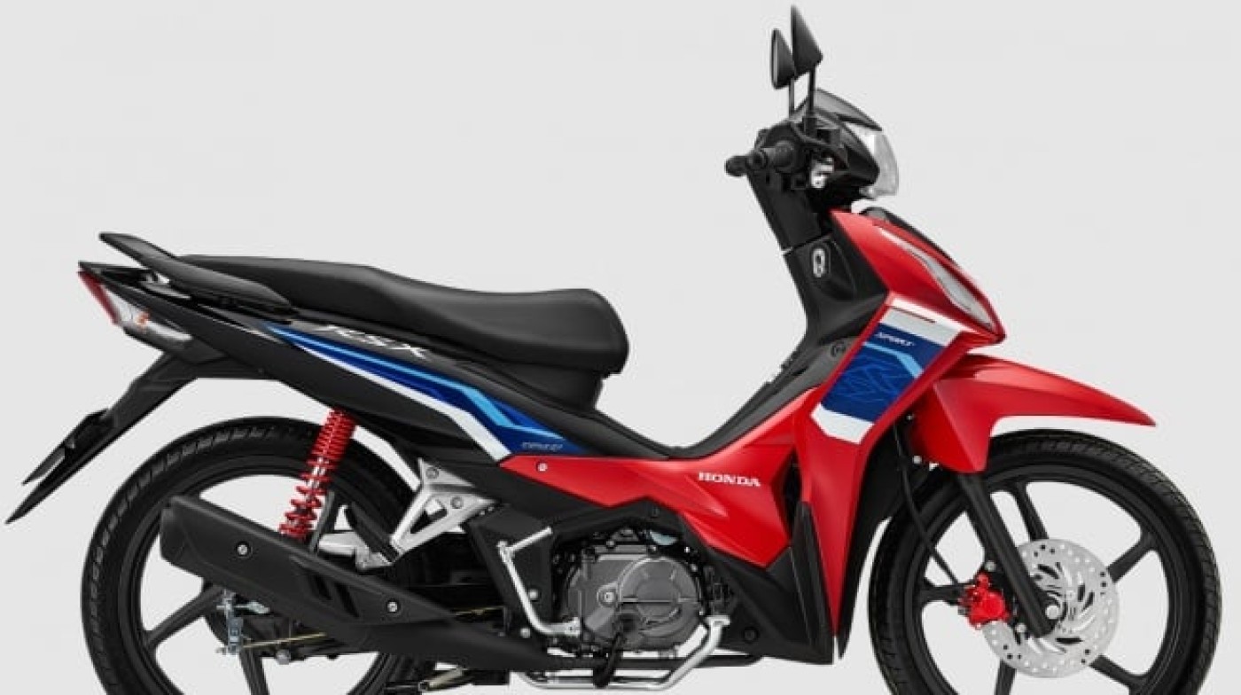Honda Revo 2026 Resmi Punya Aura Balap, Bawa Livery Tricolor CBR Series ke Motor Bebek