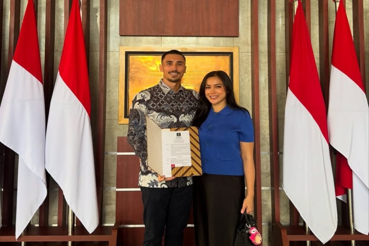 Jelang HUT Kemerdekaan RI, Suami Jessica Iskandar Resmi Menjadi WNI Jelang HUT Kemerdekaan RI, Suami Jessica Iskandar Resmi Menjadi WNI