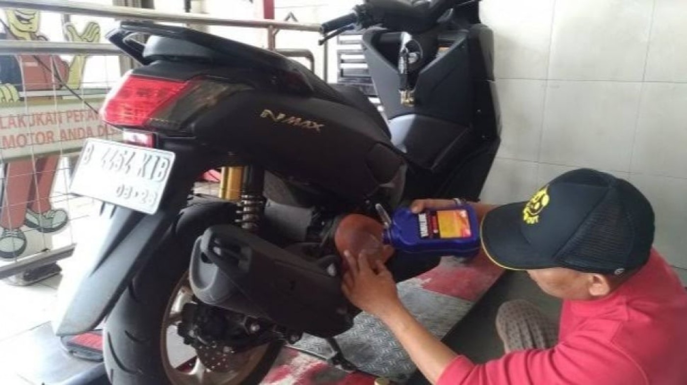 Kapan Harus Ganti Oli Motor Meski Jarang Digunakan? Panduan Penting Perawatan Kendaraan