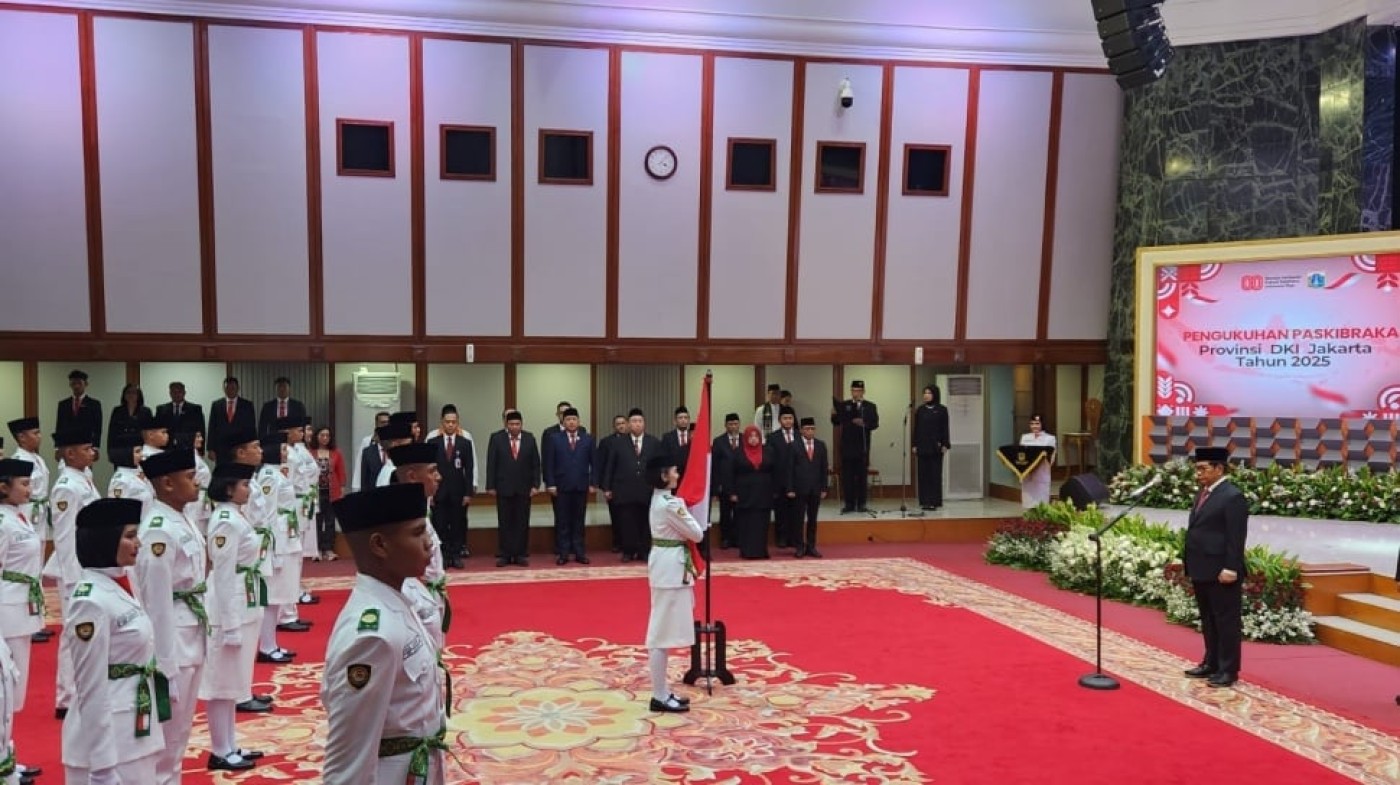 Pramono Anung Kukuhkan 42 Anggota Paskibraka DKI Sambut HUT ke-80 RI