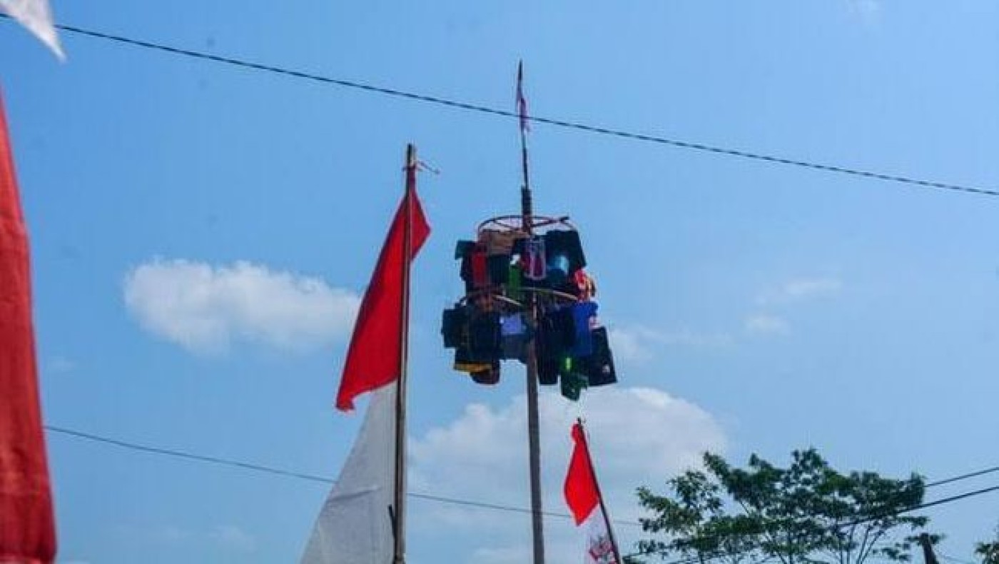 Sejarah Lomba Panjat Pinang yang Tak Pernah Absen di Perayaan Hari Kemerdekaan Indonesia
