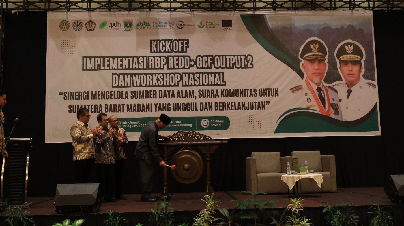 Sumbar Luncurkan Program RBP REDD Green Climate Fund untuk Mitigasi Iklim Sumbar Luncurkan Program RBP REDD Green Climate Fund untuk Mitigasi Iklim